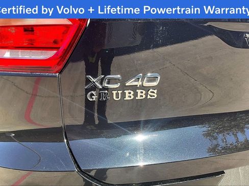 Used 2023 Volvo XC40 B4 Plus image 42