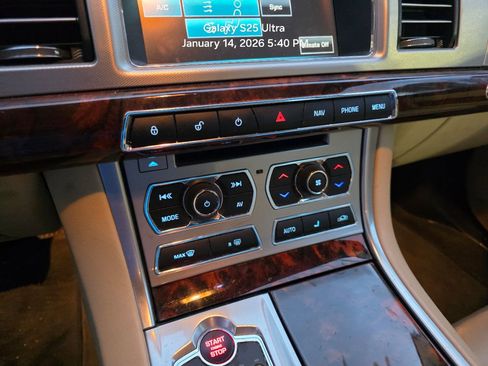 Used 2012 Jaguar XF Base image 10