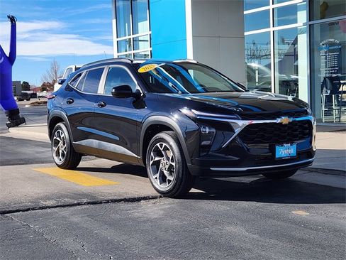 Used 2025 Chevrolet Trax LT image 9