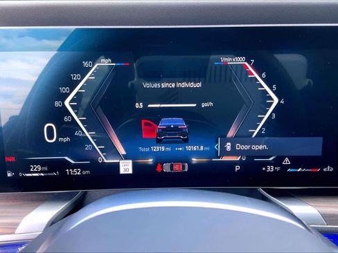 Certified 2023 BMW 760i xDrive w/ Luxury Rear Seating Package image 24