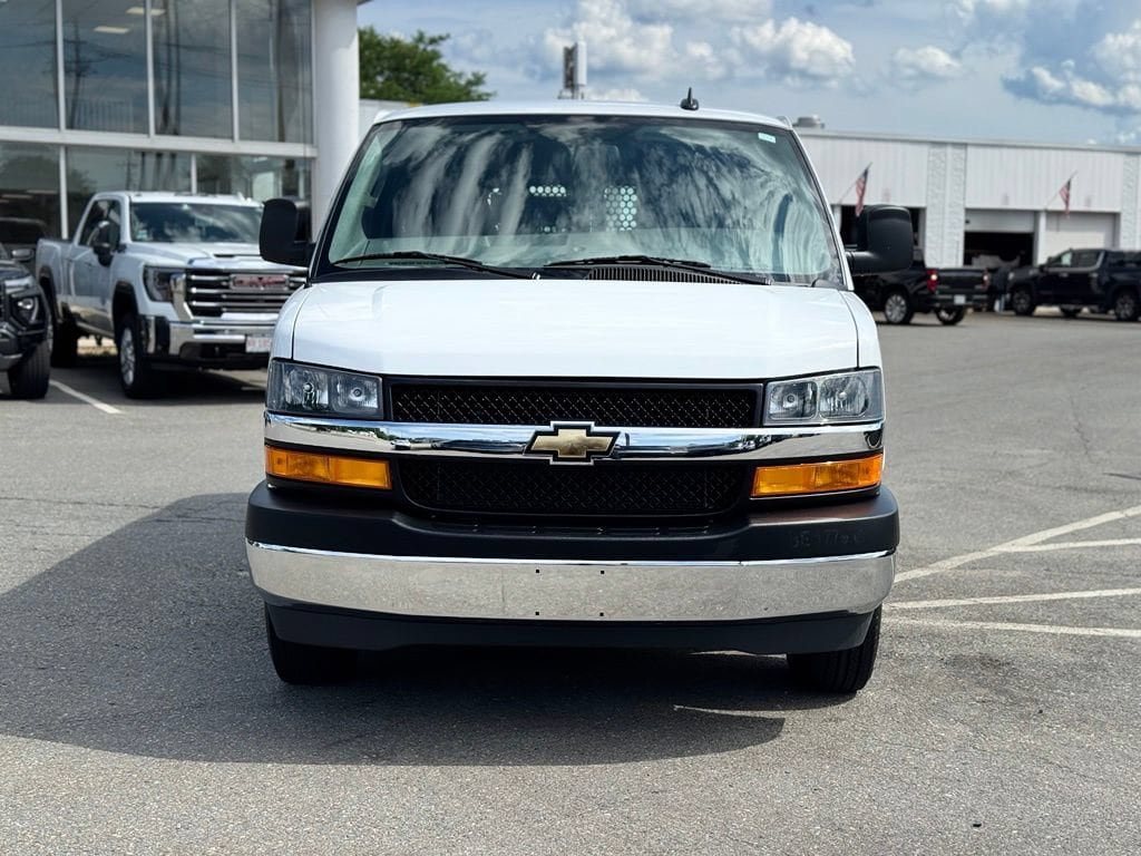 Used 2025 Chevrolet Express 2500 w/ Driver Convenience Package RWD image 10