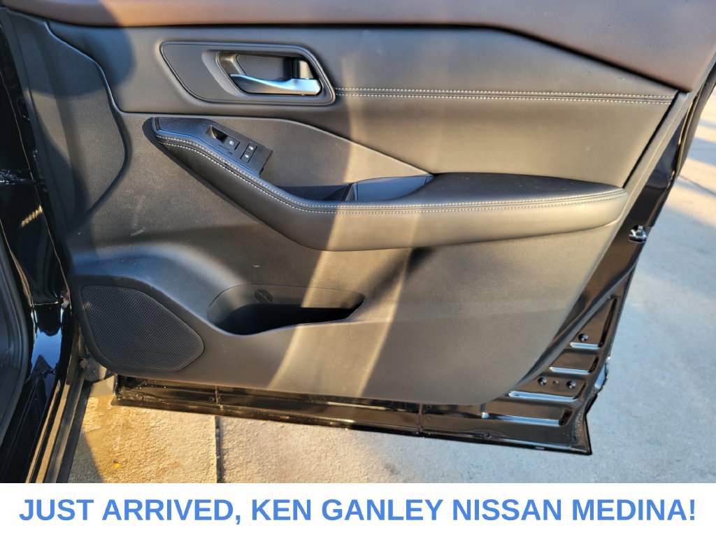 Certified 2023 Nissan Rogue SV w/ SV Premium B Package AWD/4WD image 22