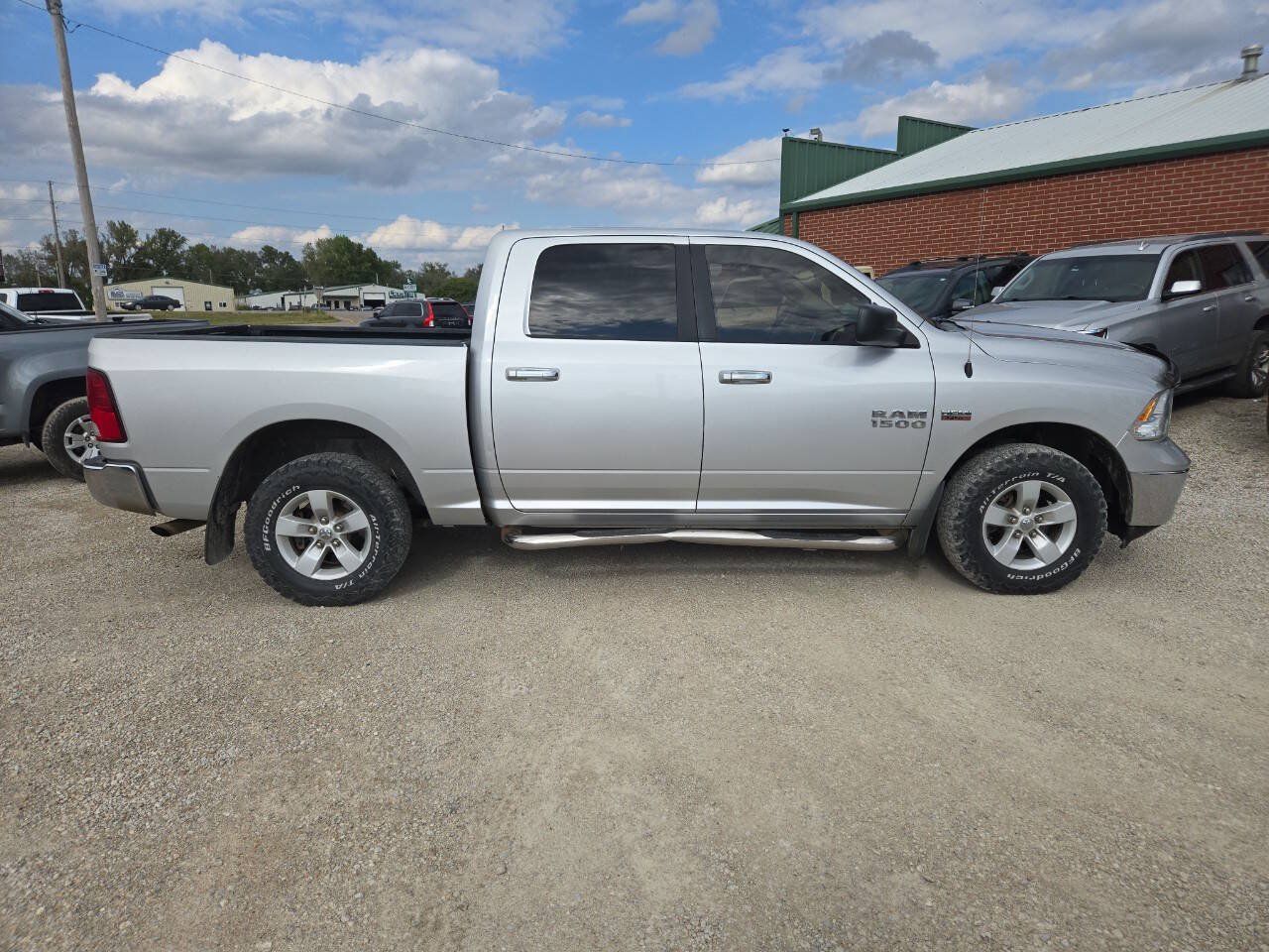 Used 2017 RAM 1500 Classic SLT AWD/4WD image 2