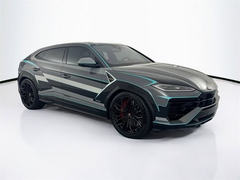 Used 2025 Lamborghini Urus SE image 3