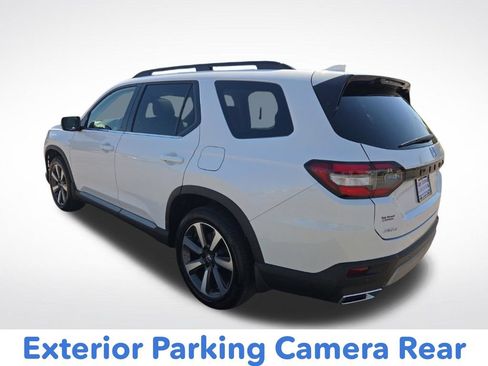Used 2024 Honda Pilot Touring image 7