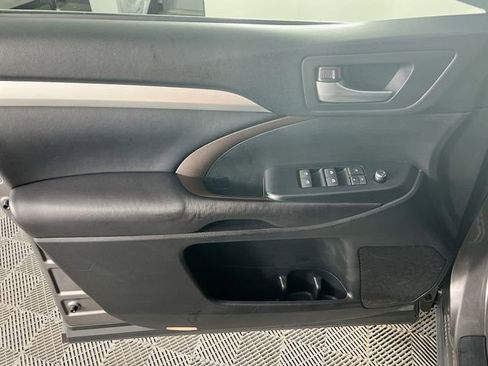 Used 2017 Toyota Highlander XLE AWD/4WD image 18