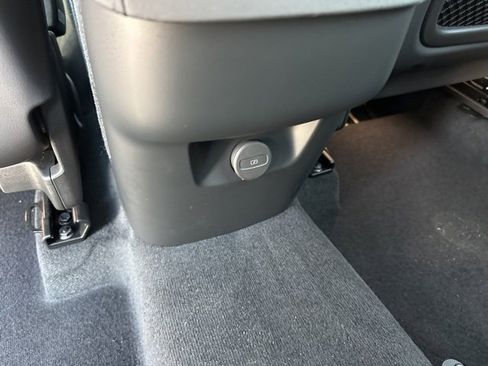 Certified 2025 Volvo XC90 B5 Plus image 16