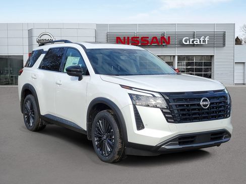New 2026 Nissan Pathfinder SL w/ SL Premium Package AWD/4WD image 2