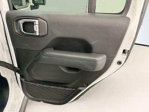 Used 2023 Jeep Wrangler Unlimited Rubicon 4xe w/ Cold Weather Group AWD/4WD image 31