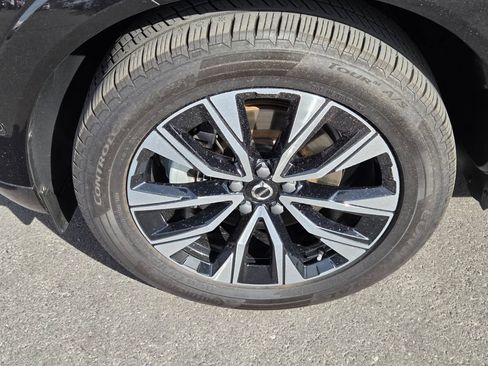 Used 2023 Volvo XC60 B5 Plus AWD/4WD image 4
