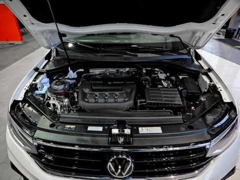 Used 2024 Volkswagen Tiguan SE R-Line image 43