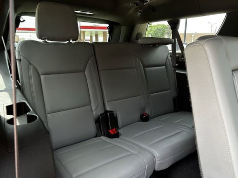 Used 2024 Chevrolet Suburban LT RWD image 35