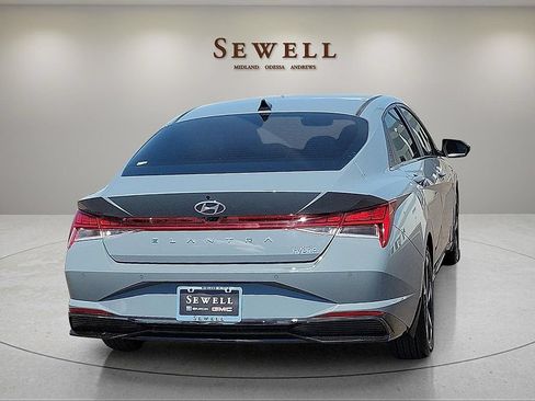 Used 2023 Hyundai Elantra Limited FWD image 5