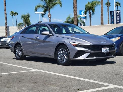 Used 2025 Hyundai Elantra Hybrid FWD image 34