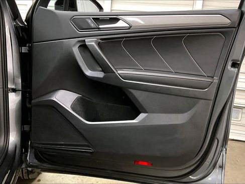 Used 2022 Volkswagen Tiguan SE R-Line image 26