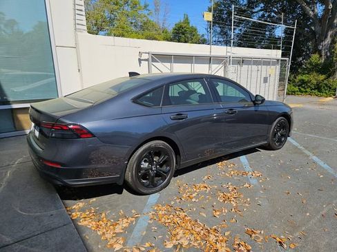 Certified 2025 Honda Accord SE image 7