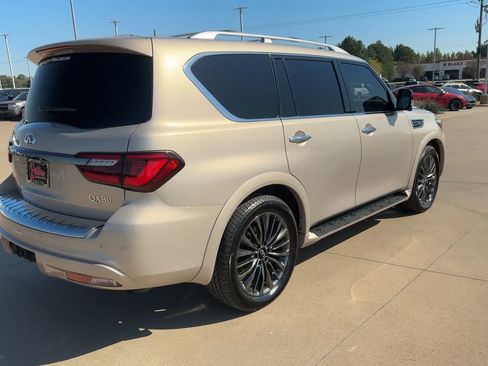 Used 2024 INFINITI QX80 Sensory image 3