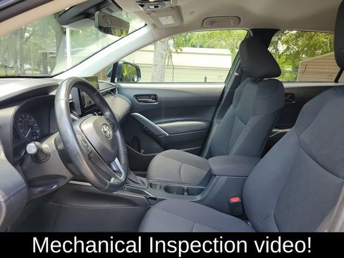 Used 2024 Toyota Corolla Cross LE FWD image 2