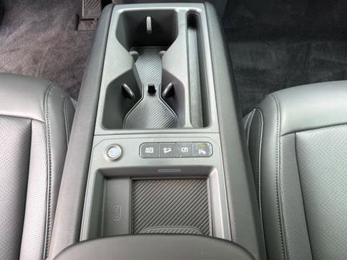 Used 2026 Kia EV9 Wind image 8