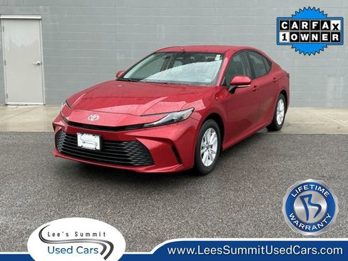 Used 2025 Toyota Camry LE image 1