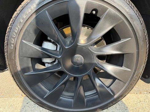 Used 2023 Tesla Model Y Long Range AWD/4WD image 27