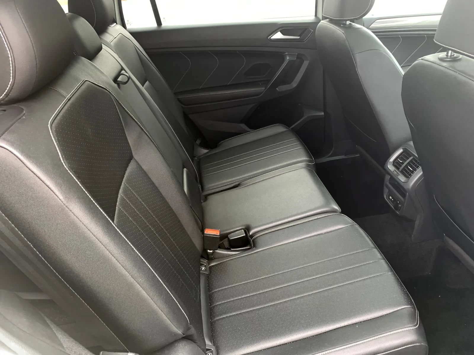 Used 2023 Volkswagen Tiguan SE R-Line FWD image 32