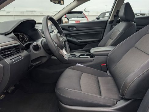 Used 2024 Nissan Altima 2.5 SV image 18