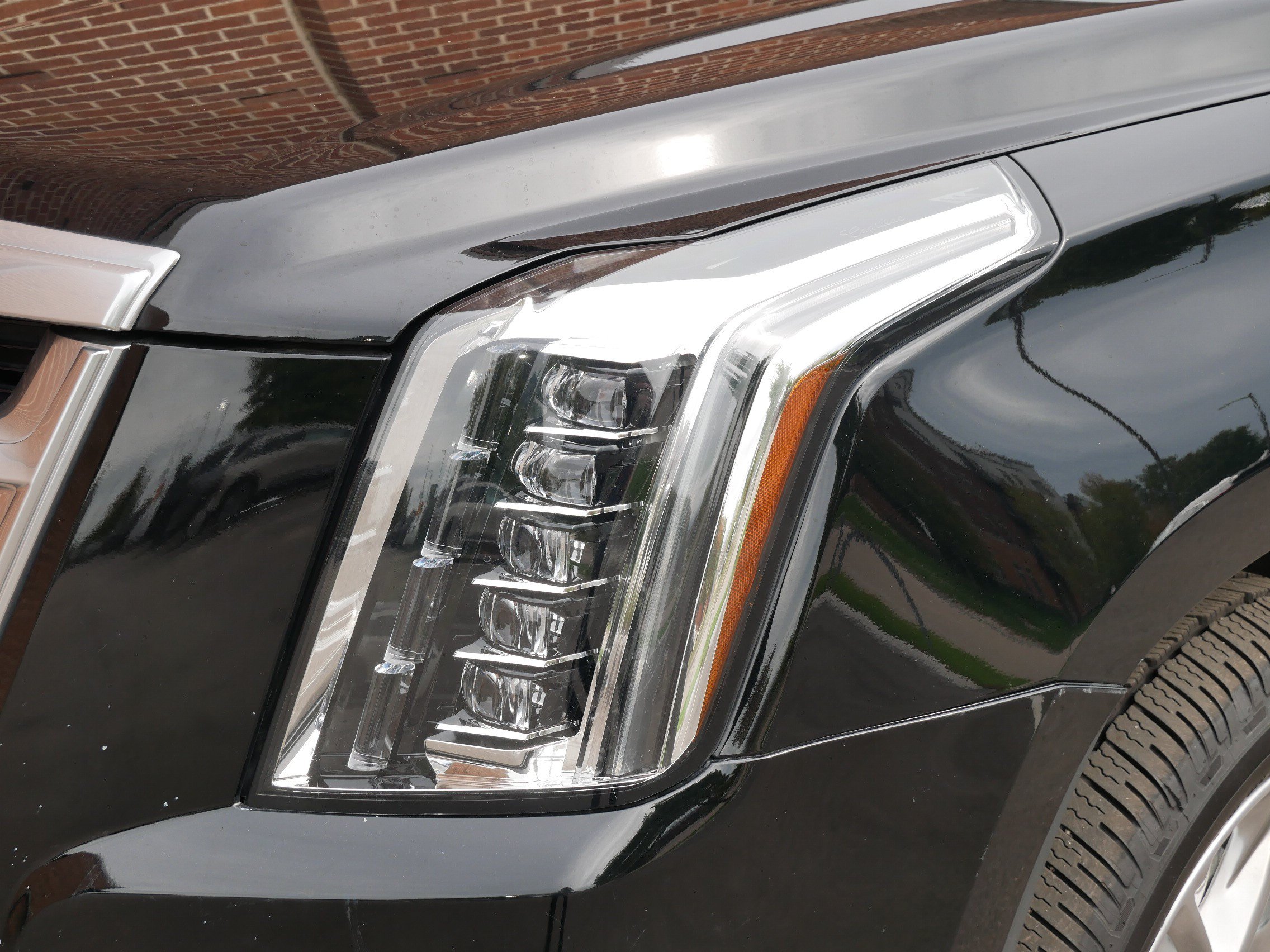 Used 2019 Cadillac Escalade Premium Luxury AWD/4WD image 5