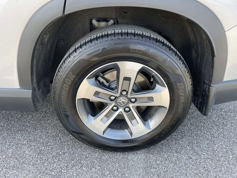 Used 2025 Honda Pilot EX-L image 10