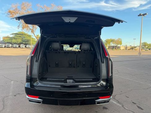 Used 2023 Cadillac Escalade Premium Luxury image 12