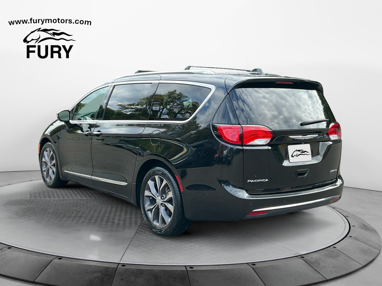 Used 2018 Chrysler Pacifica Limited w/ Advanced Safetytec Group FWD image 6