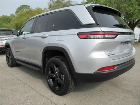 New 2026 Jeep Grand Cherokee Limited RWD image 4