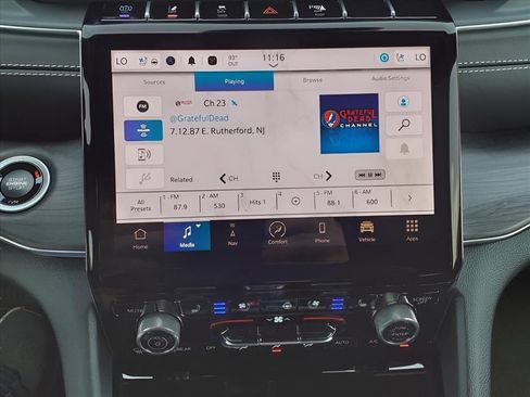 New 2024 Jeep Grand Cherokee Overland w/ Luxury Tech Group IV AWD/4WD image 14