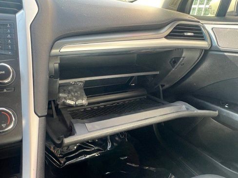 Used 2015 Ford Fusion SE FWD image 18