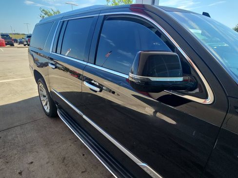 Used 2016 Cadillac Escalade ESV Luxury RWD image 23