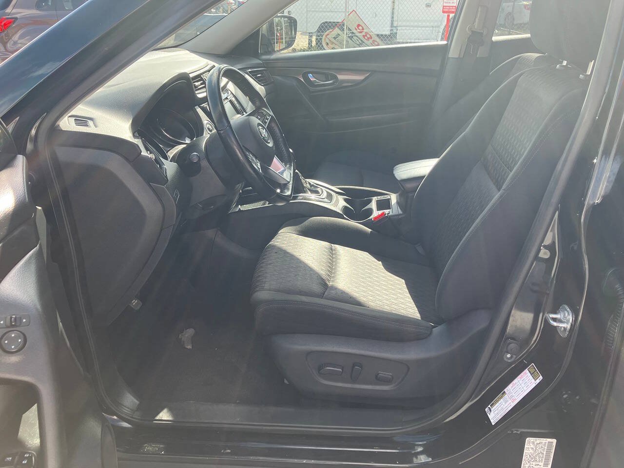 Used 2020 Nissan Rogue SV FWD image 11