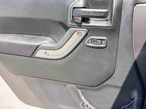 Used 2018 Jeep Wrangler Sport AWD/4WD image 18