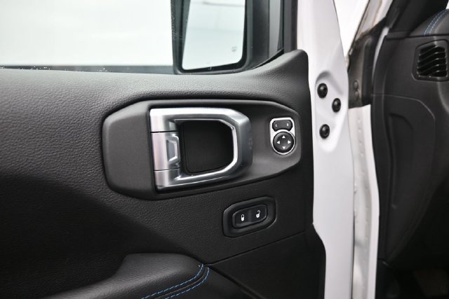 Used 2022 Jeep Wrangler Unlimited Rubicon 4xe w/ Cold Weather Group AWD/4WD image 13