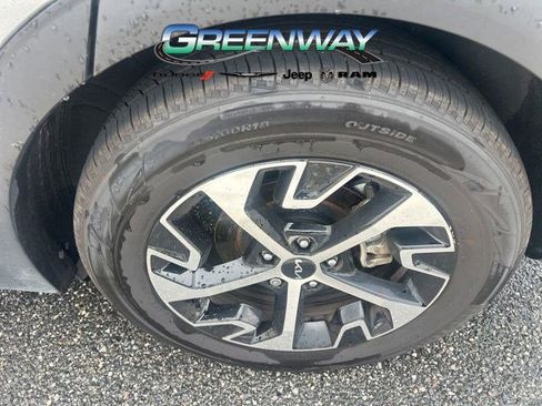 Used 2024 Kia Sportage EX FWD image 4