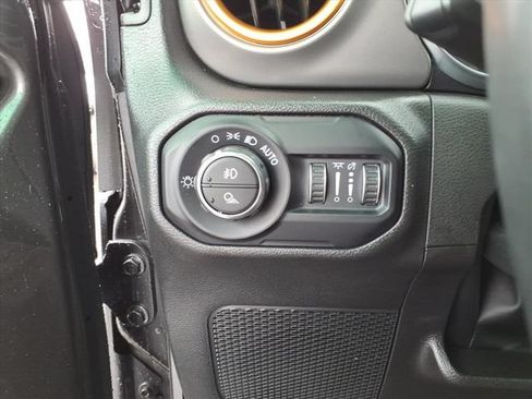Used 2022 Jeep Gladiator Sport AWD/4WD image 16