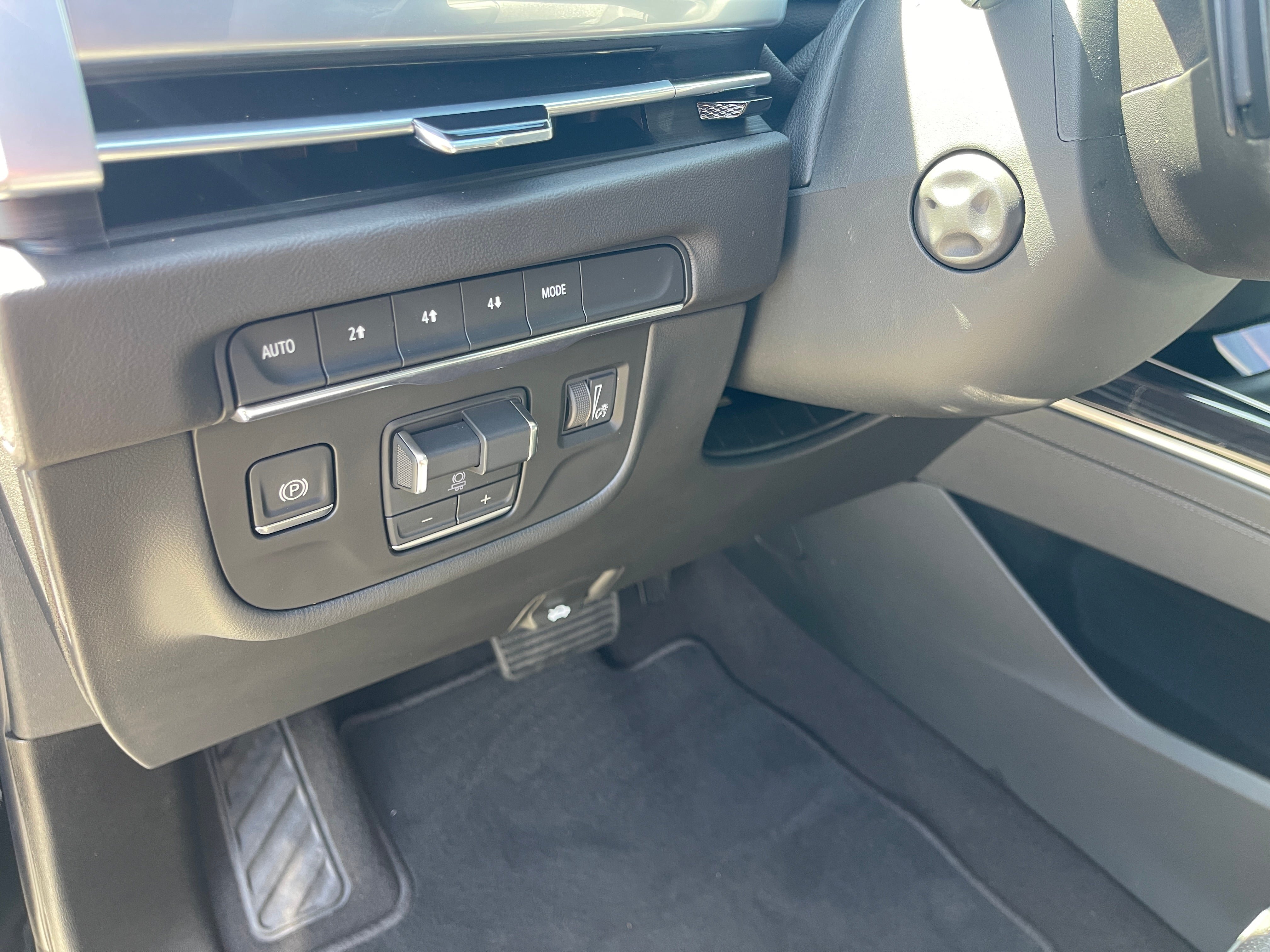Used 2025 Cadillac Escalade Sport AWD/4WD image 11