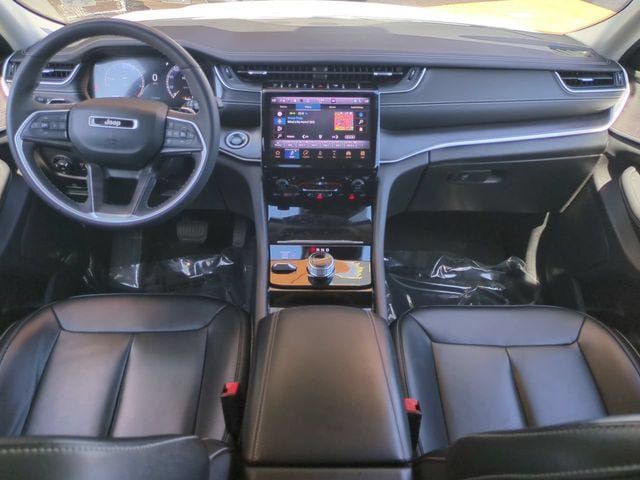 Used 2023 Jeep Grand Cherokee L Limited w/ Black Appearance Package AWD/4WD image 15