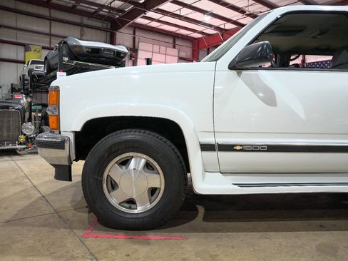 Used 1996 Chevrolet Tahoe 4WD image 3