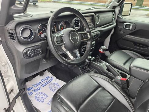 Used 2019 Jeep Wrangler Unlimited Sahara image 14