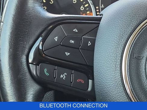 Used 2016 Jeep Renegade Latitude AWD/4WD image 18