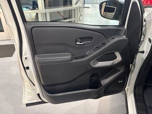 Used 2024 Nissan Frontier SV w/ Technology Package AWD/4WD image 15