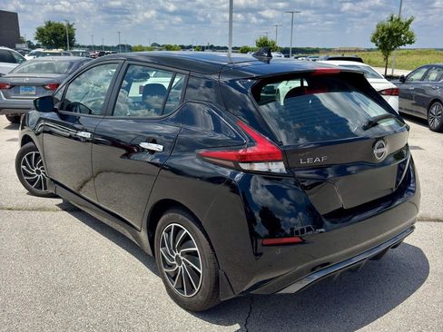 Used 2023 Nissan Leaf S FWD image 3
