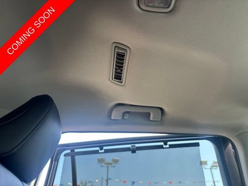 Used 2024 Toyota Highlander XLE FWD image 19