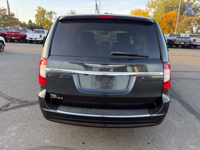 Used 2013 Chrysler Town & Country Touring FWD image 9