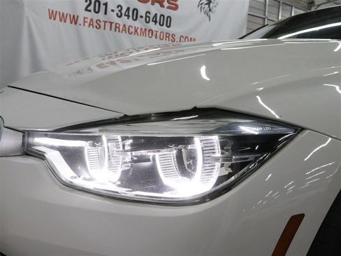 Used 2018 BMW 320i xDrive Sedan AWD/4WD image 40